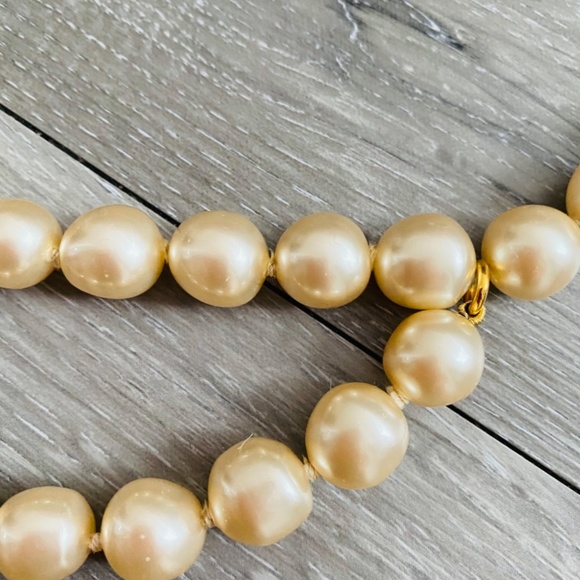 Vintage Chanel pearl necklace  / belt